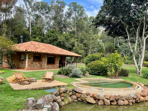 Hermosa cabaña campestre con piscina y lago - last minute hotel in Villa De Leyva