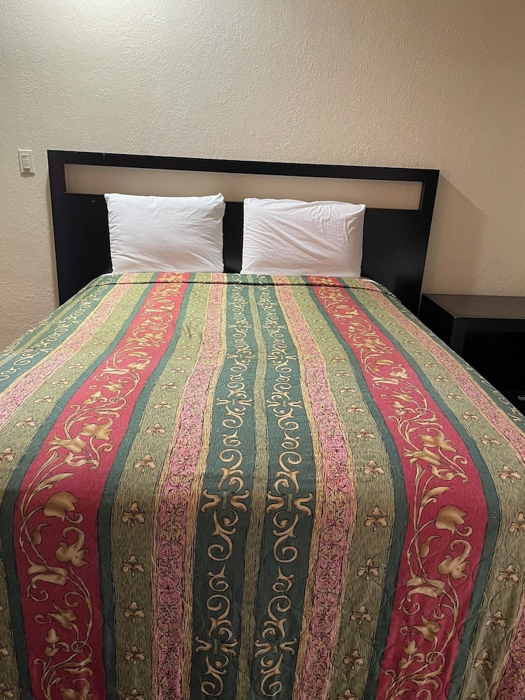 Cloud 9 - carbon neutral hotel in Cypress