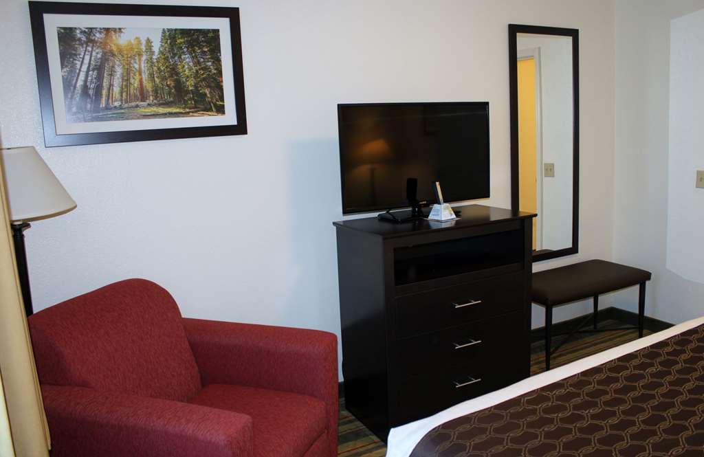 Best Western Visalia Hotel - photo 37