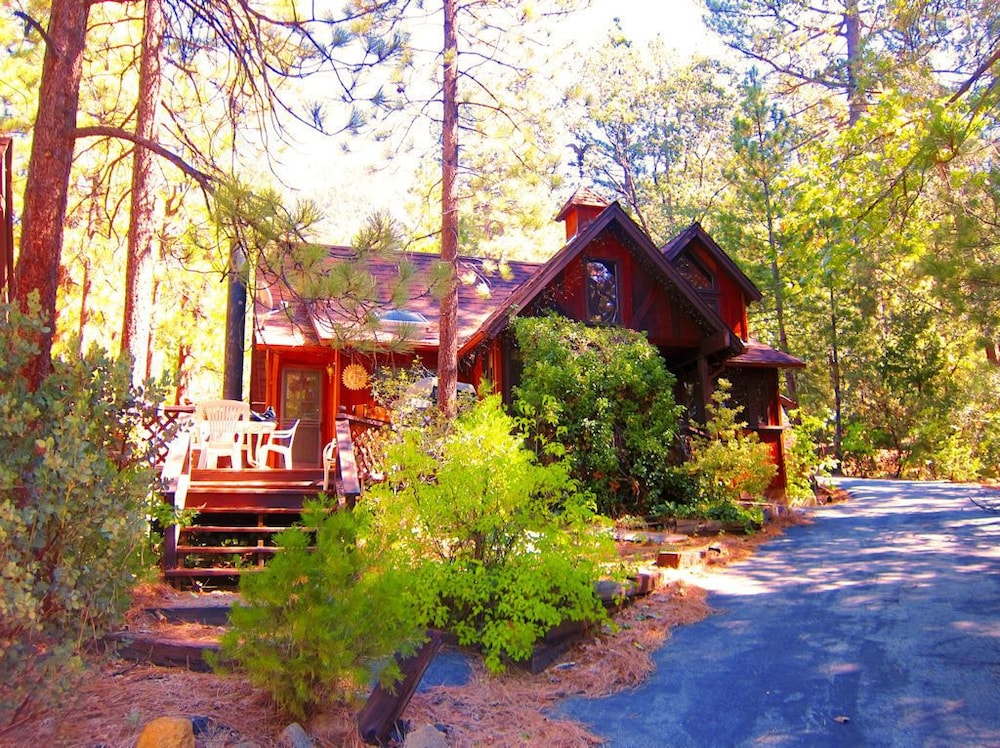 Always Inn Idyllwild Vacation Cottages - photo 2