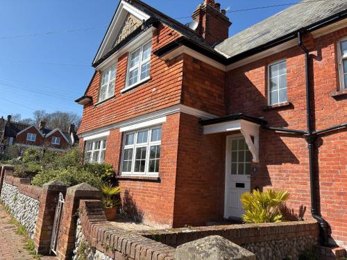 Meads Garden Cottage Close to Sea — 4-Star Luxury Hotel in Eastbourne, United Kingdom