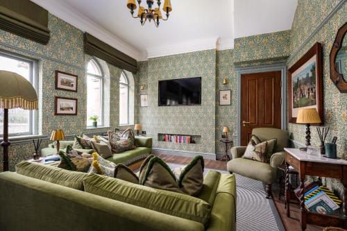 Old Town Luxury By The Sea