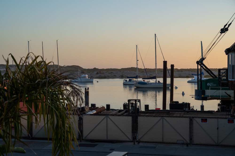 456 Embarcadero Inn & Suites - photo 39