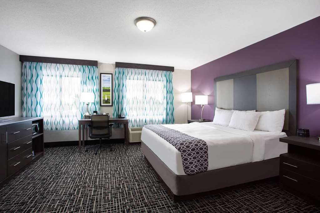 La Quinta Inn & Suites by Wyndham Roanoke Salem - photo 15
