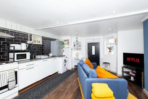Exclusive Apartment close to centre contactless entry free parking WiFi & Netflix — 4-Star Luxury Hotel in Leeds, United Kingdom