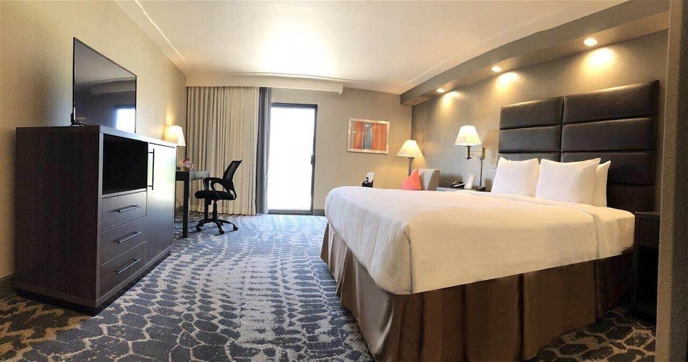 GreenTree Inn & Suites Alhambra - photo 52