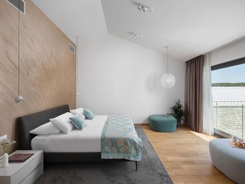Opulent Istria Villa 4 Bedrooms Villa Vita Indoor & Outdoor Pool — 4-Star Luxury Hotel in Bale, Croatia