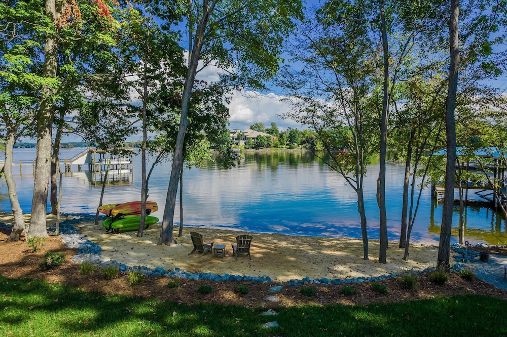 Hanesbee Escape in Mooresville, United States