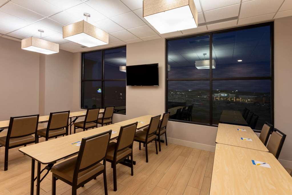 Days Inn & Suites by Wyndham Duluth by the Mall - photo 24