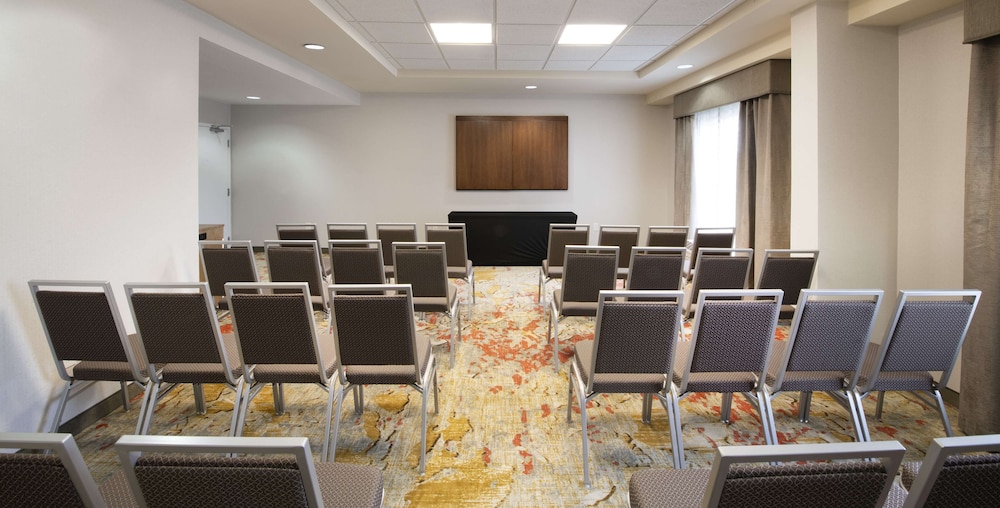 Hampton Inn & Suites N. Ft. Worth Alliance Airport - photo 52
