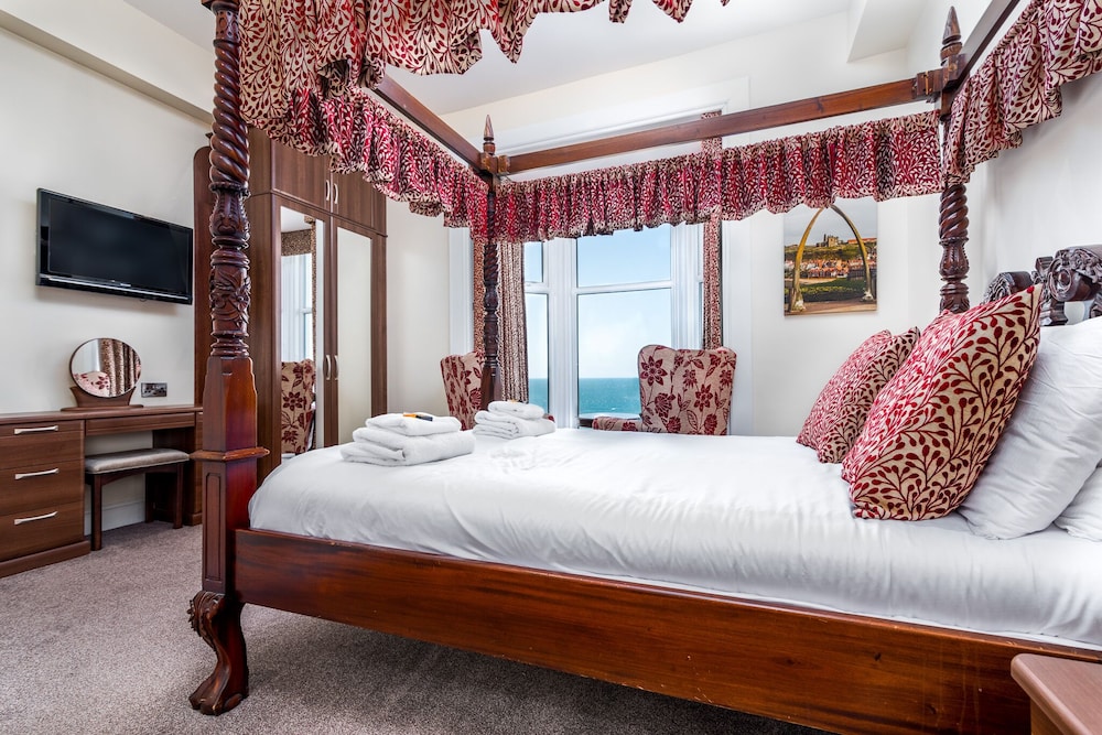 The Riviera Guest House — 4-Star Luxury Hotel in Whitby, United Kingdom