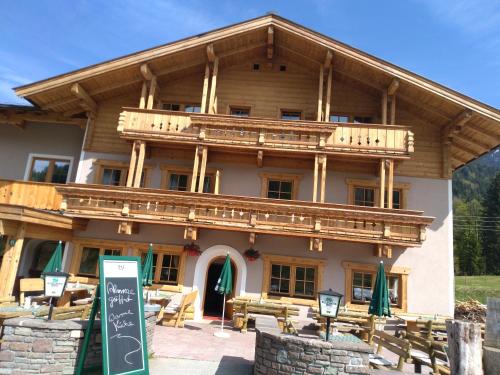 Alpengasthof Almrose im Heutal - carbon neutral hotel in Unken
