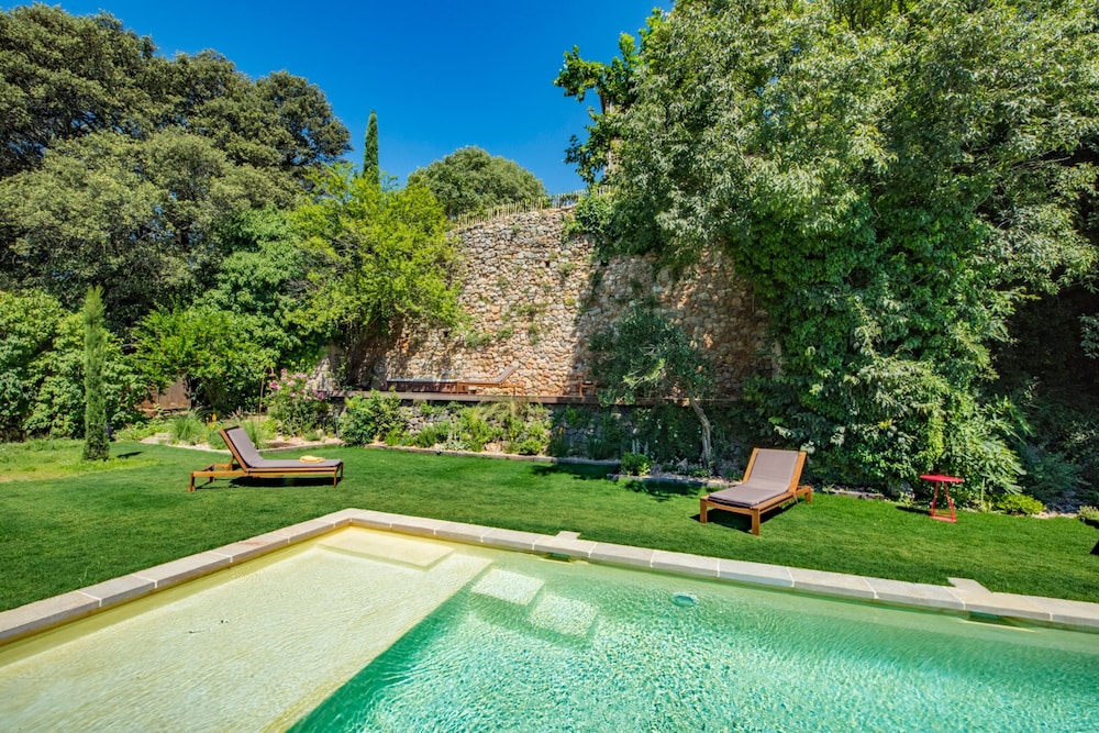 Bastide Saint Estève - carbon neutral hotel in Bras