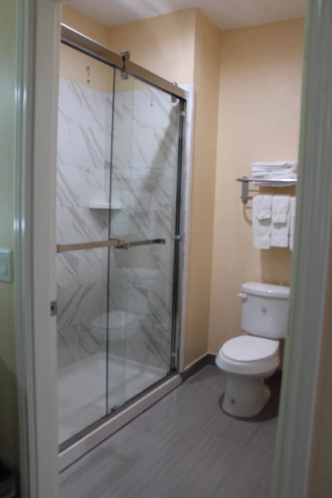 Express Inn & Suites Bush Airport - photo 16