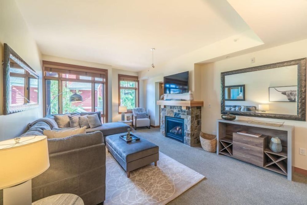 Luxury Ski in Ski out 2 Bedroom Mountain Resort Vacation Rental in the Heart of Snowmass Base Village - photo 16