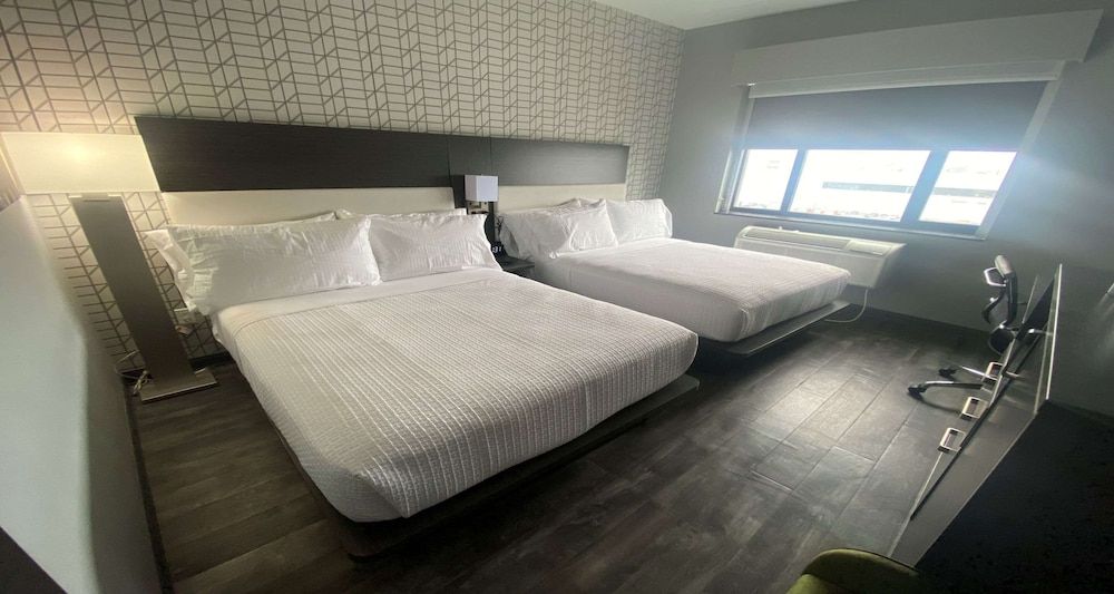 Best Western Plus City Line Hotel - photo 17