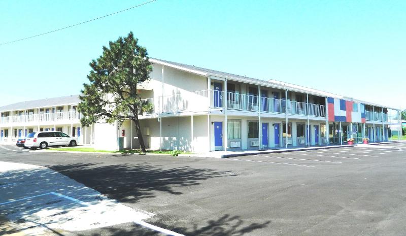 Motel 6 Oklahoma City OK Airport East — hotel near OKC Will Rogers World Airport