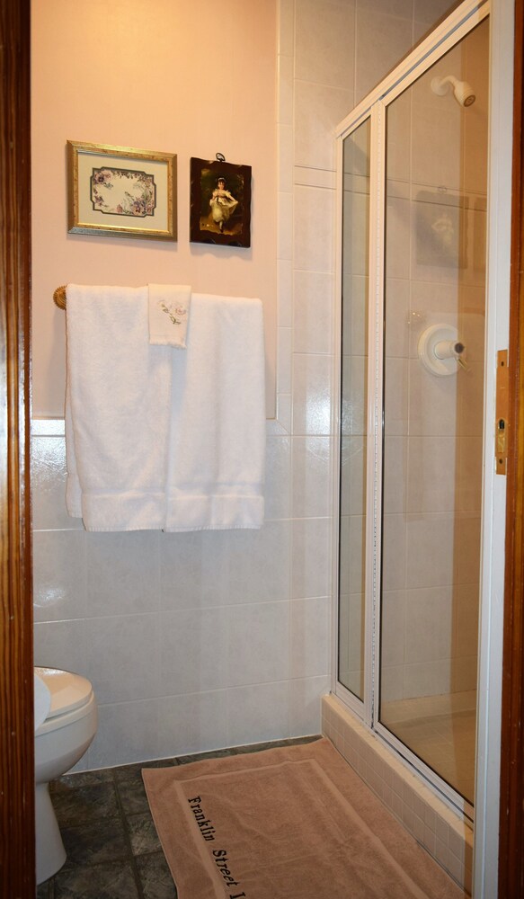 Franklin Street Inn LLC - photo 25