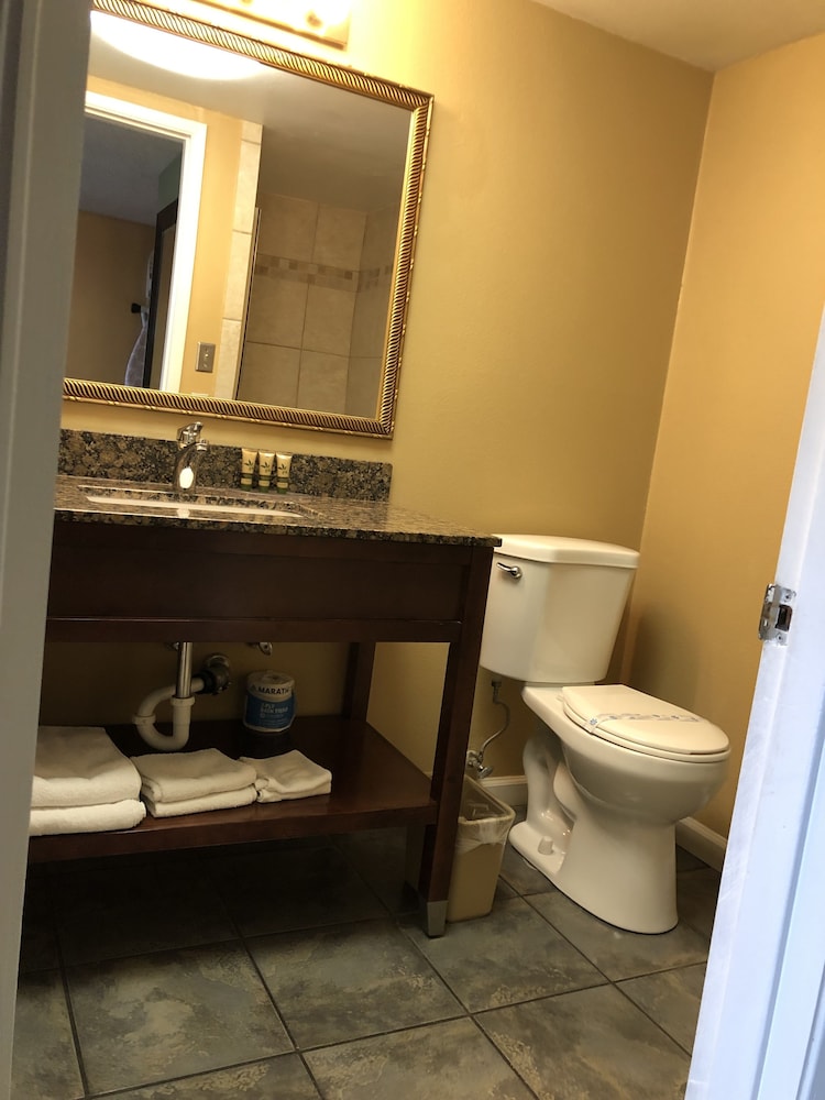 Knight's Inn Motel - photo 50