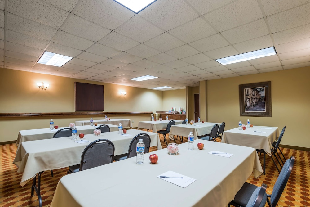 Hampton Inn Raleigh Clayton I 40 - photo 39
