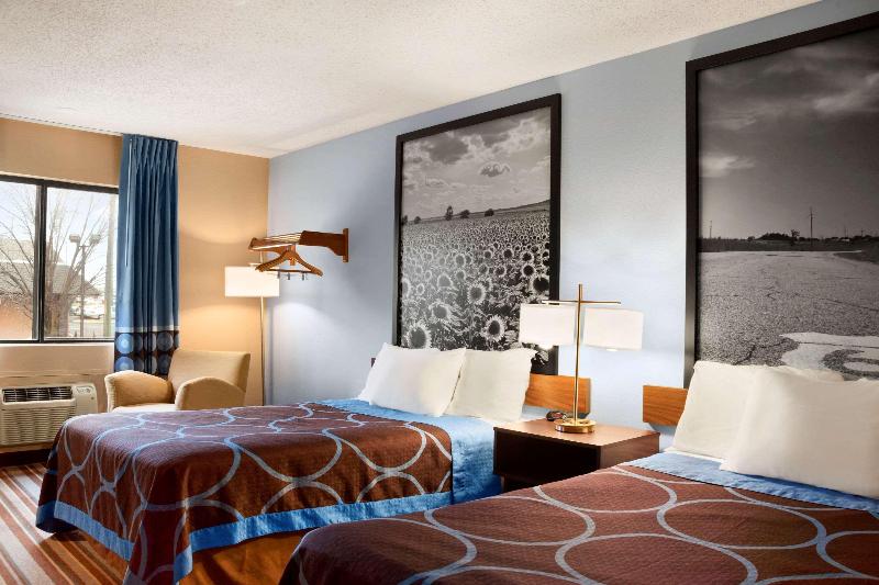 Super 8 by Wyndham Pittsburg KS - photo 12