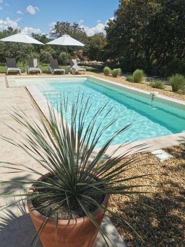 Le Fiacre Entre Chenes Et Oliviers Dans Le Luberon - carbon neutral hotel in Unknown City