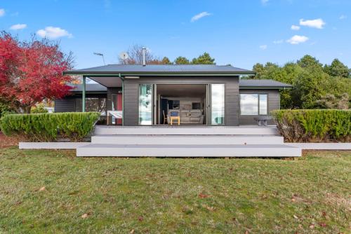 Waitetoko Waterfront Waitetoko Holiday Home — 4-Star Luxury Hotel in Turangi, New Zealand
