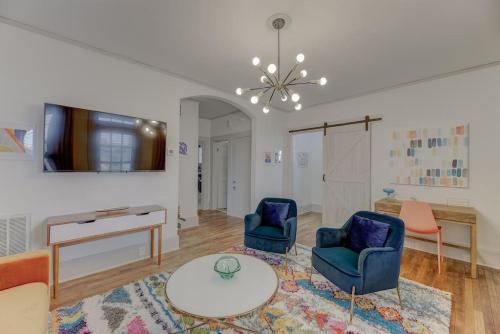 The Gem of Bull St. Downstairs — 4-Star Luxury Hotel in Columbia, United States