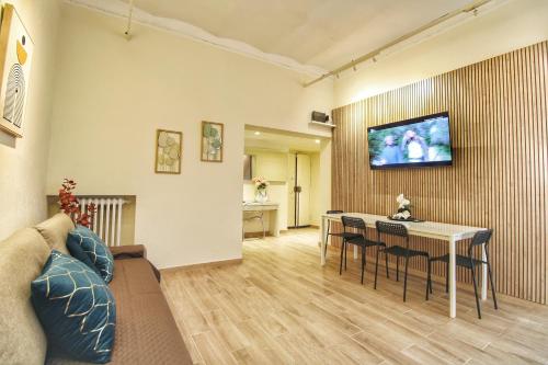 Lovely 2 Bedroom Apartment by Yourhost — 4-Star Luxury Hotel in Rome, Italy