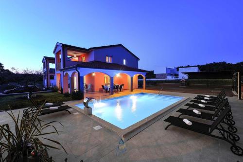 Villa Tea Novigrad by AwayToCroatia — 4-Star Luxury Hotel in Novigrad, Croatia