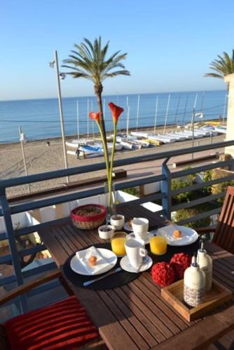 Vue Exceptionnelle Sur La Mer Et Tout Confort A Sant Salvador — El Vendrell