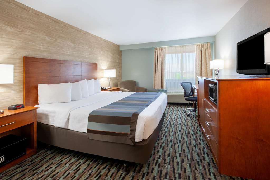 Wingate by Wyndham Detroit Metro Airport - photo 26