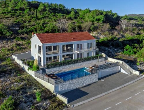 Family friendly house with a swimming pool Lumbarda Korcula 23775 — 4-Star Luxury Hotel in Lumbarda, Croatia