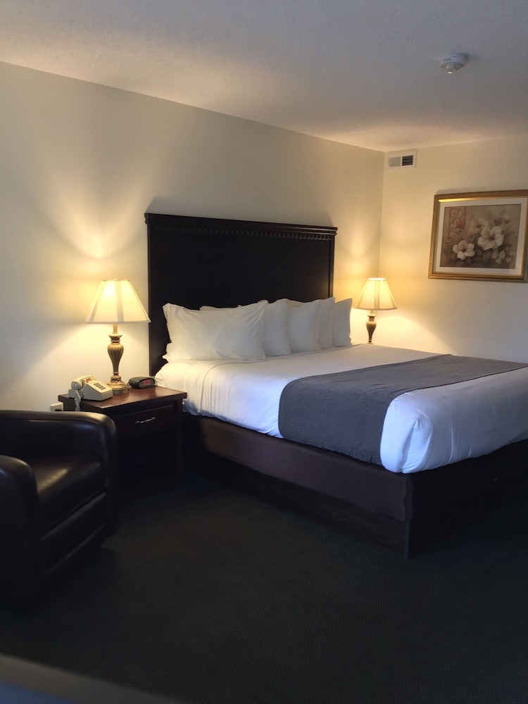Brookwood Inn - photo 11