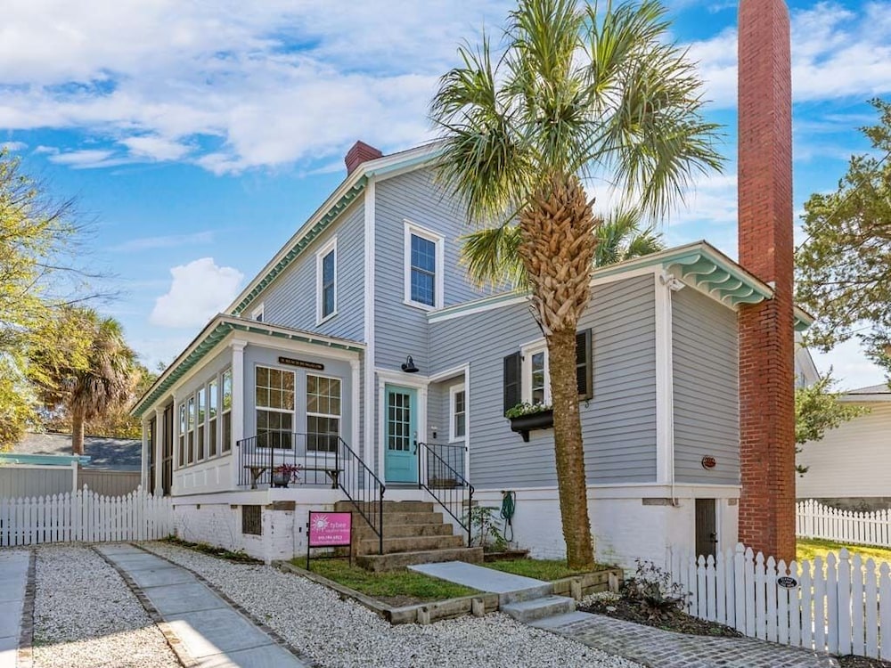 North Beach Bungalow by Tybee Vacation Rentals — 4-Star Luxury Hotel in Tybee Island, United States