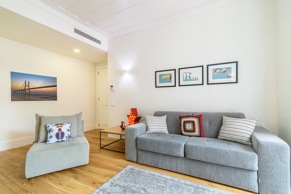 FLH Restauradores Luxus Flat — 4-Star Luxury Hotel in Lisbon, Portugal