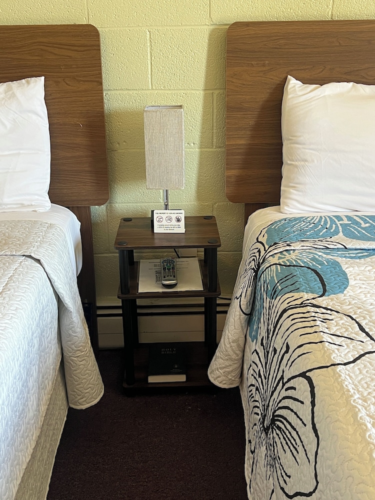 Midtown Inn & Suites - photo 28