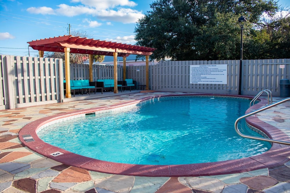 Admiral's Inn on Tybee Island - photo 17