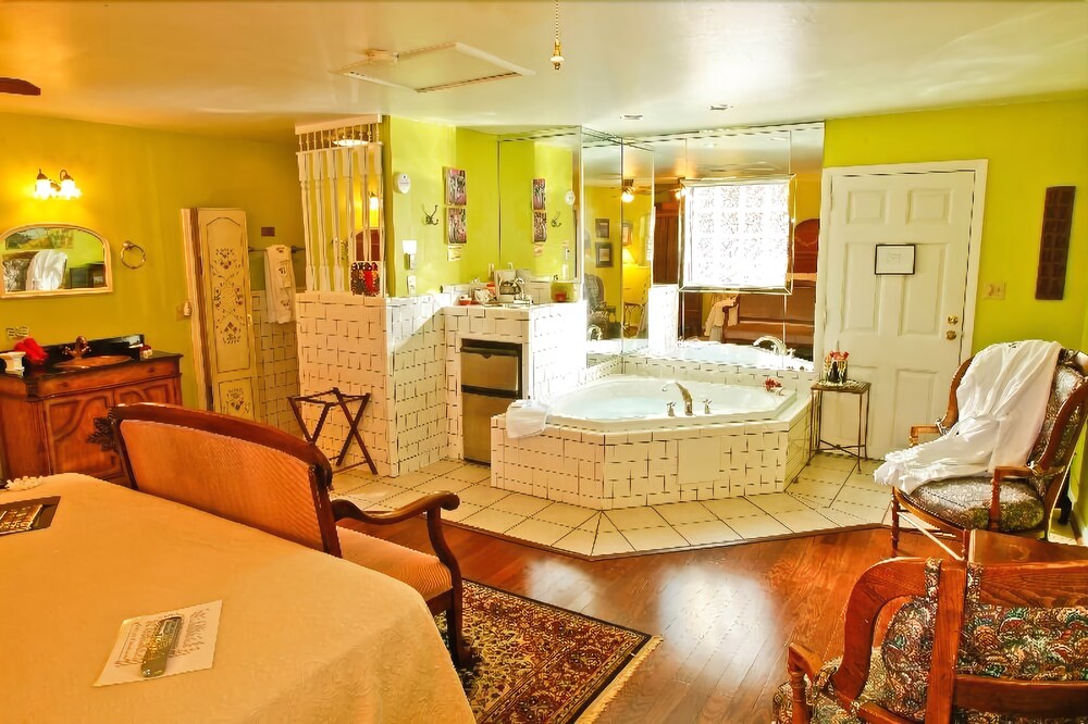 The Applewood Manor - photo 8