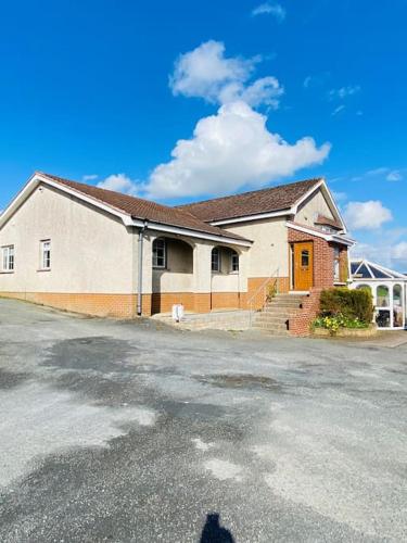 Valley Lodge 3 BR Retreat in Craigantlet Hills — 4-Star Luxury Hotel in Belfast, United Kingdom