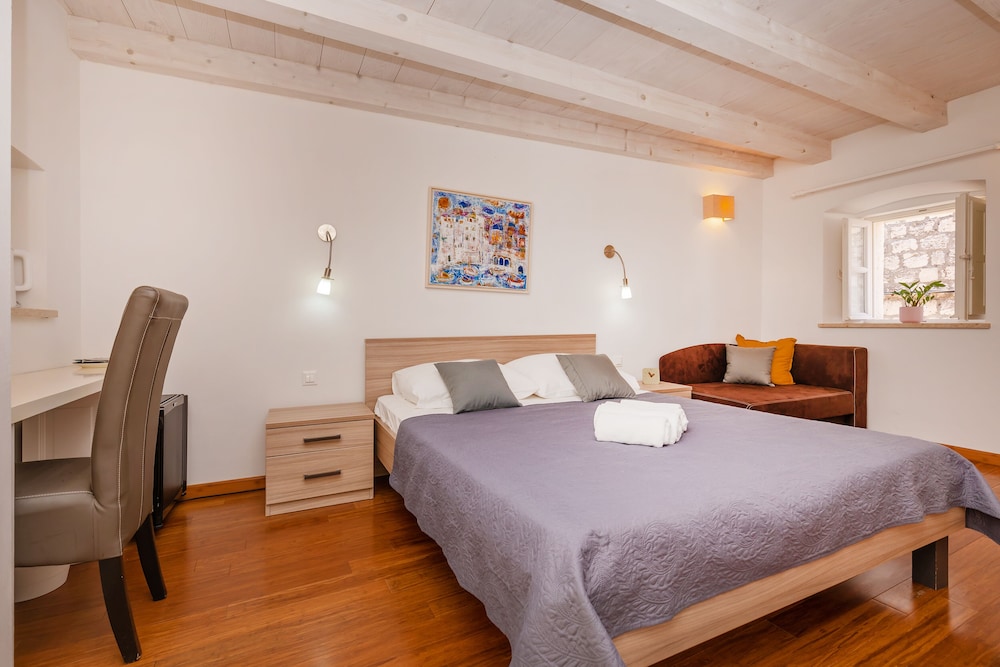 Apartments & Rooms Kerigma