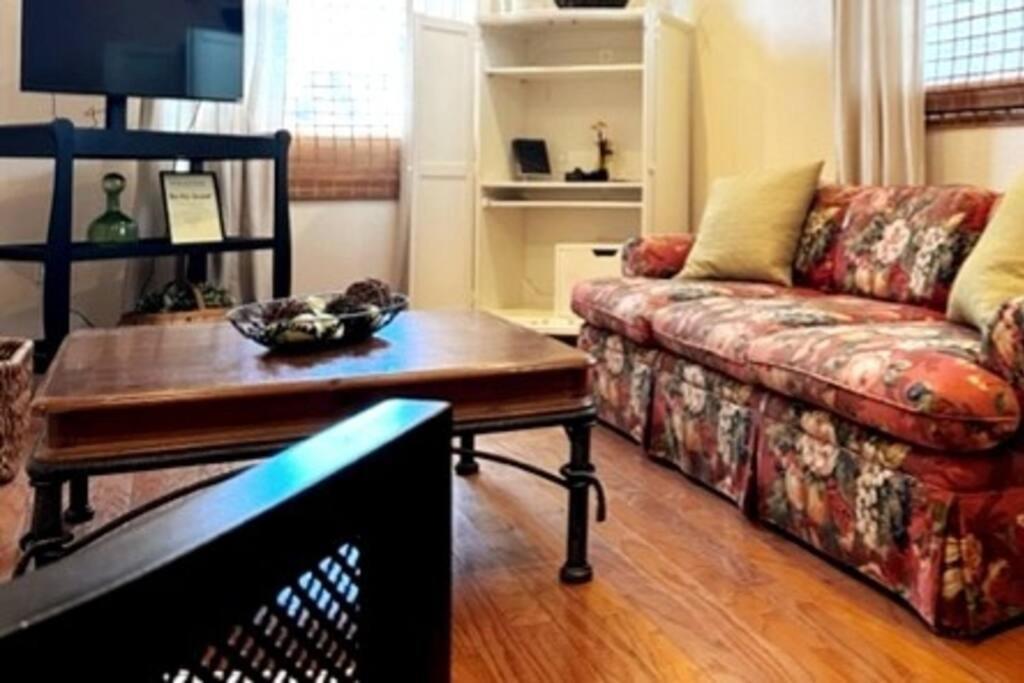 House Close to Downtown Airport Raymond James Stadium and Many More Places — 4-Star Luxury Hotel in Tampa, United States