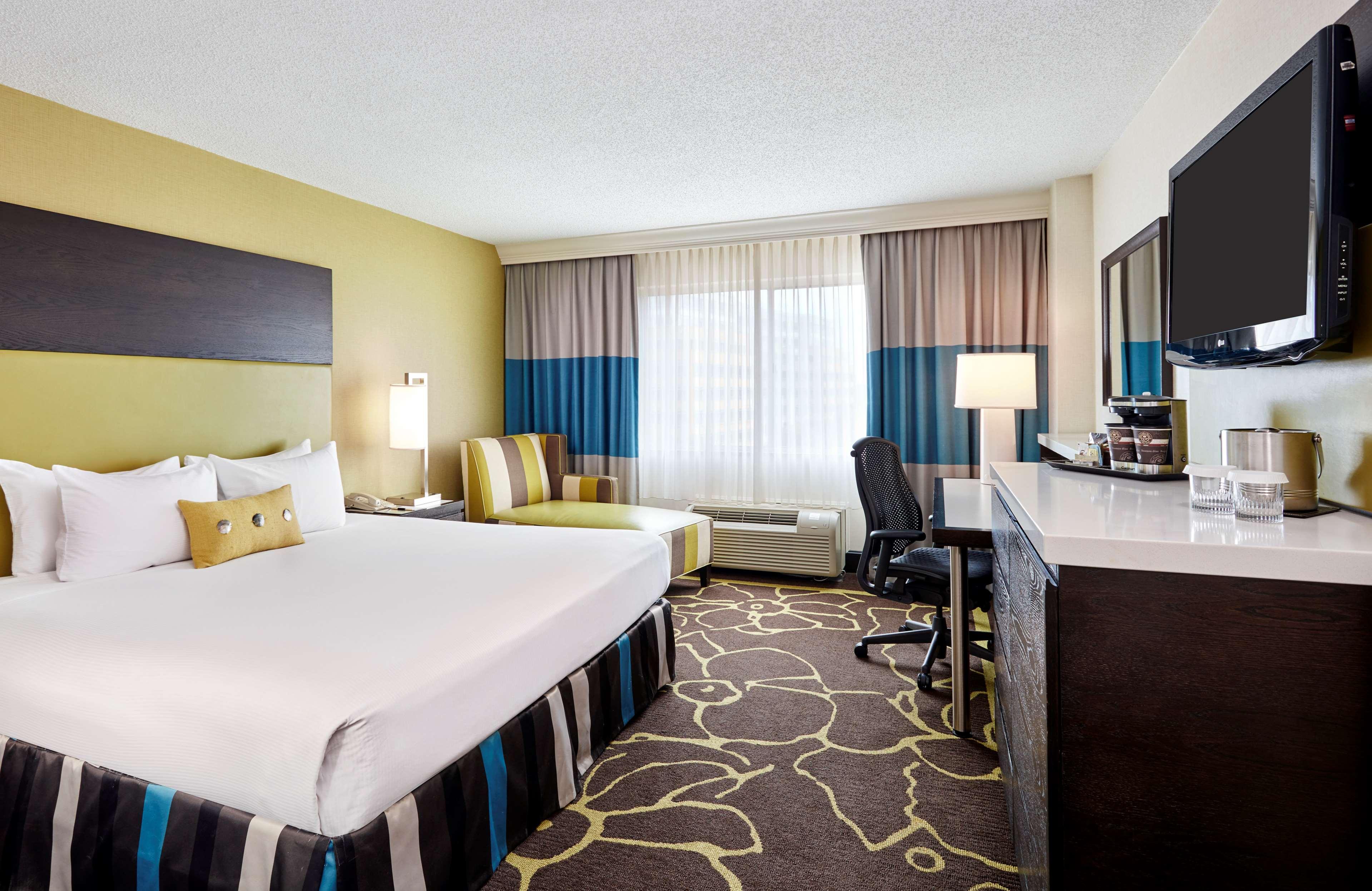 DoubleTree by Hilton Charlotte Gateway Village - photo 23