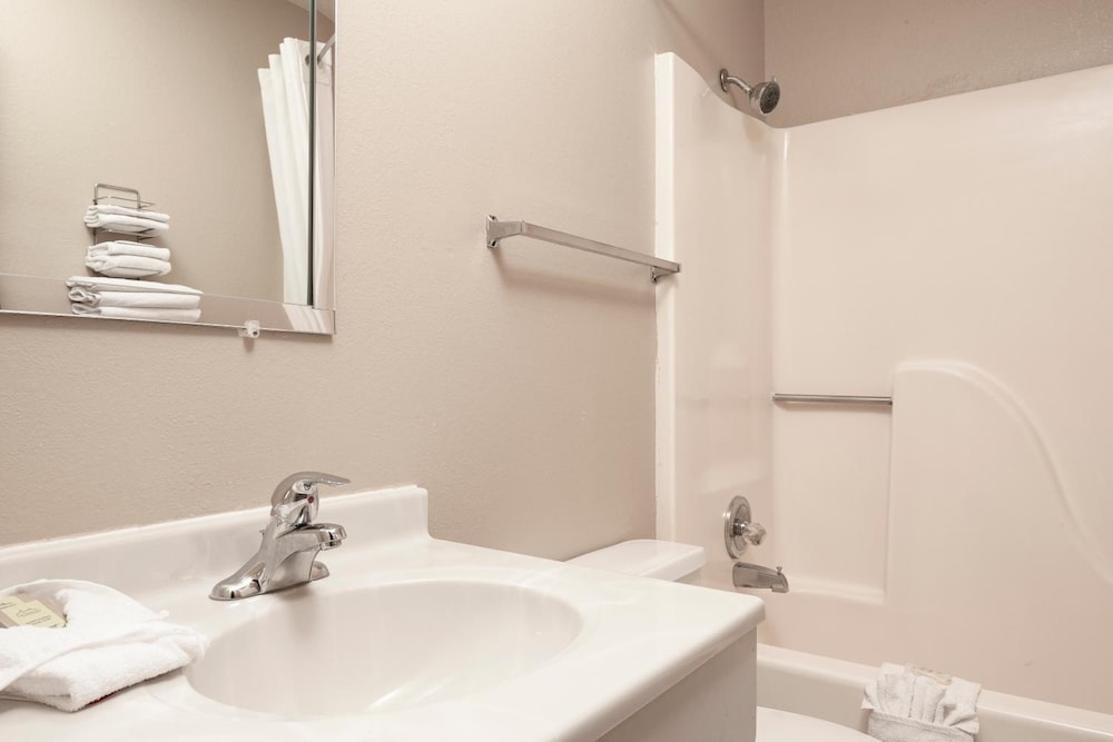 Supertel Inn & Conference Center - photo 11