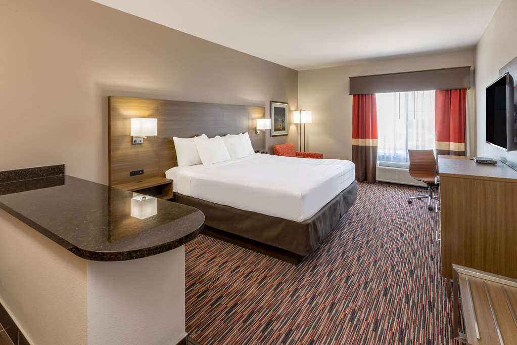 La Quinta Inn & Suites by Wyndham Wichita Falls MSU Area - photo 34