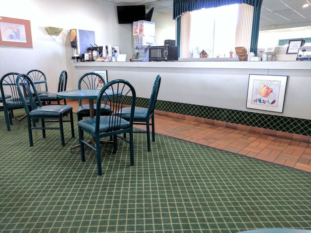 Sprucewood Inn - photo 28