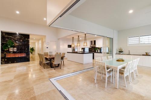 Exquisite Riverside Living Noosaville — 4-Star Luxury Hotel in Noosaville, Australia