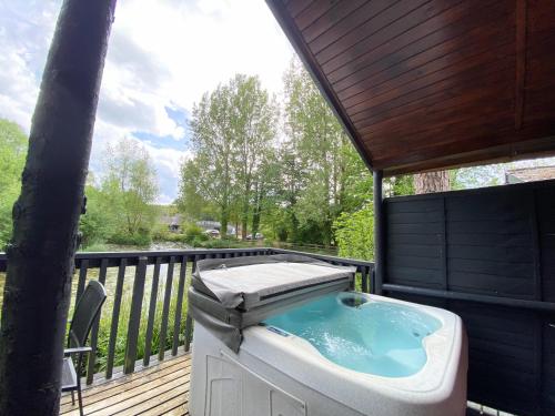 Otter 4 Hot Tub HuntersMoon Warminster Bath Salisbury in Warminster, United Kingdom