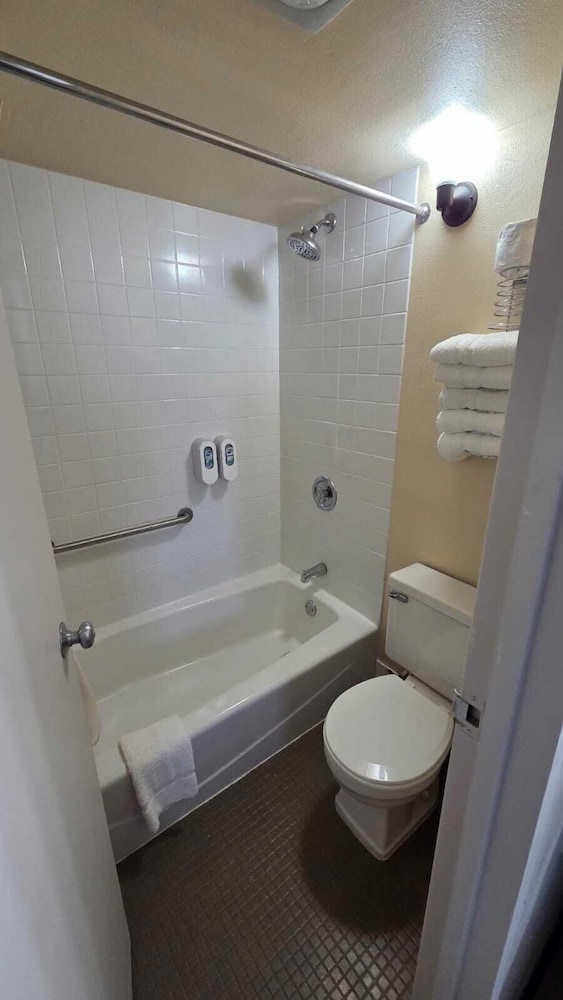 Smartwood Inn - photo 35