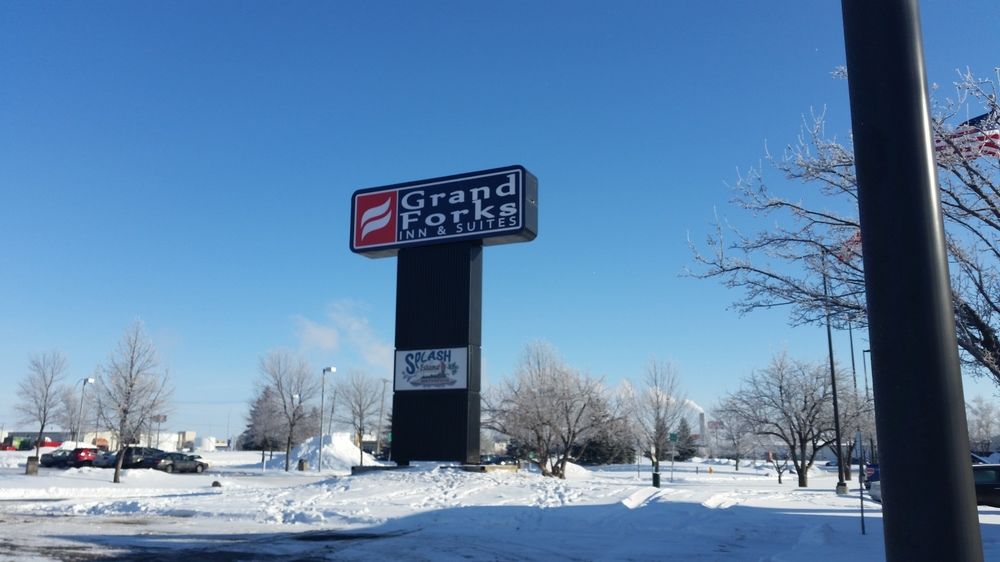 Grand Forks Inn Suites — Grand Forks